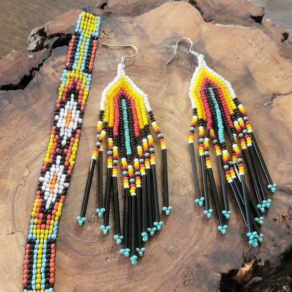 Beautiful Beaded Earrings and free color matching bracelet - Picture 1 of 3